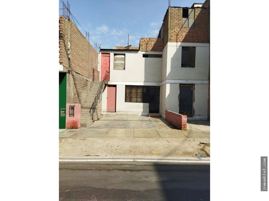 Venta de Casa de 2 pisos por Remodelar en Comas.