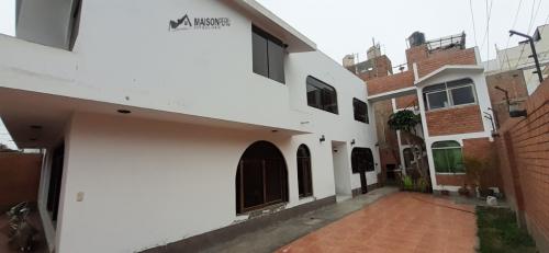 4 Cuartos 348 m² – Vendo Casa + Dpto. Piscina Cedros de Villa Chorrillos 731